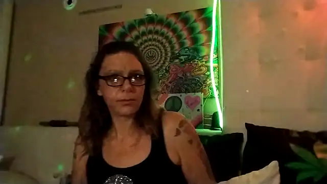 SparklesB1tch online show from 04-27-26, 04:10