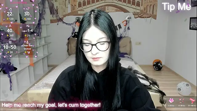 AlicaMoons online show from 10-31-25, 06:47