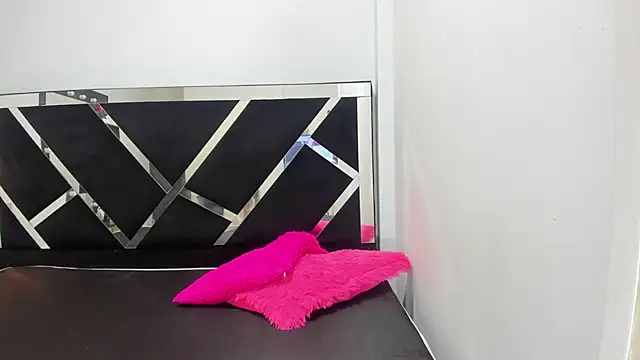 Snapshot of iisabella_noa chatting on 09-17-25, 12:51 iisabella noa online show from 09-17-25, 12:51