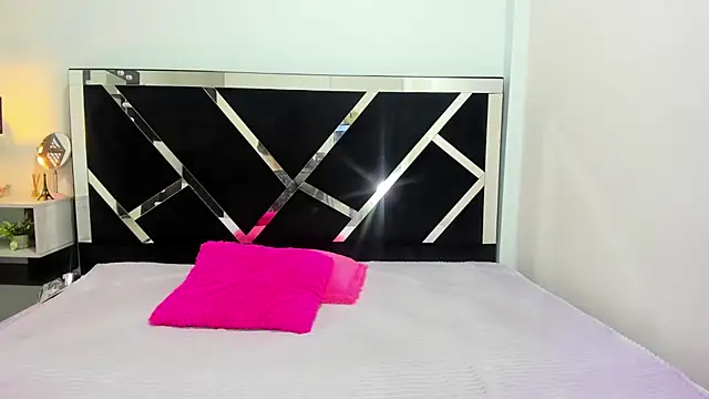 Snapshot of iisabella_noa chatting on 09-20-25, 12:39 iisabella noa online show from 09-20-25, 12:39