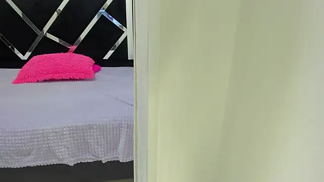 Snapshot of iisabella_noa chatting on 09-29-25, 01:16 iisabella noa online show from 09-29-25, 01:16