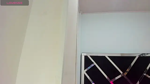 Snapshot of iisabella_noa chatting on 10-24-25, 01:18 iisabella noa online show from 10-24-25, 01:18