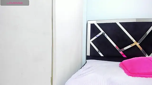 Snapshot of iisabella_noa chatting on 10-27-25, 05:50 iisabella noa online show from 10-27-25, 05:50