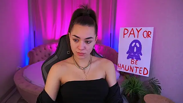 Snapshot of EricaSin chatting on 11-02-25, 07:00 EricaSin online show from 11-02-25, 07:00