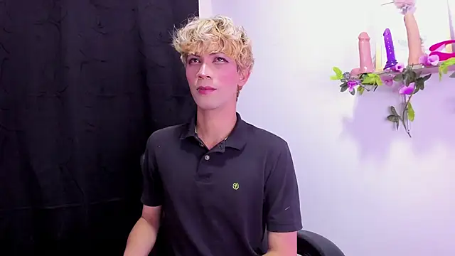 Snapshot of Cooperrosscute233 chatting on 09-18-25, 06:54 Cooperrosscute233 online show from 09-18-25, 06:54