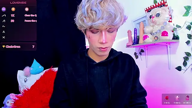 Snapshot of Cooperrosscute233 chatting on 10-17-25, 02:41 Cooperrosscute233 online show from 10-17-25, 02:41