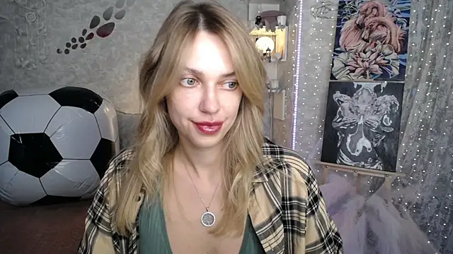 Snapshot of NickyAdamidi chatting on 06-19-26, 04:11 NickyAdamidi online show from 06-19-26, 04:11