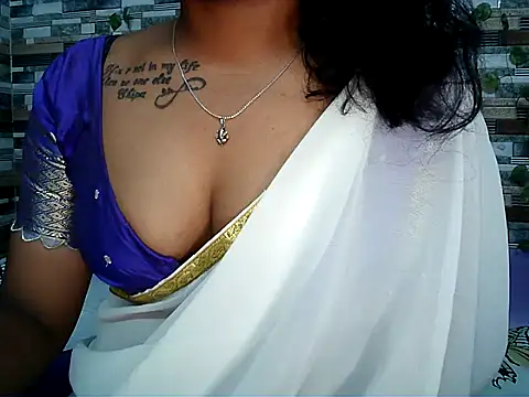 Snapshot of HOT_AARVI11 chatting on 12-15-25, 06:12 HOT AARVI11 online show from 12-15-25, 06:12