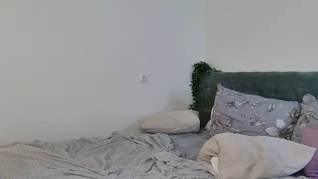 Snapshot of May_suki chatting on 09-18-25, 06:21 May suki online show from 09-18-25, 06:21