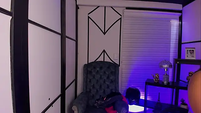 ElaBourn  online show from 10-22-25, 02:39