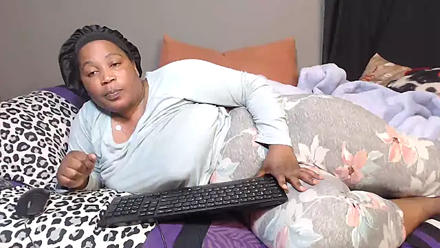 Snapshot of chockclitx5 chatting on 09-20-25, 12:33 chockclitx5 online show from 09-20-25, 12:33