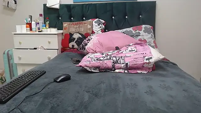 Snapshot of chockclitx5 chatting on 12-14-25, 09:30 chockclitx5 online show from 12-14-25, 09:30