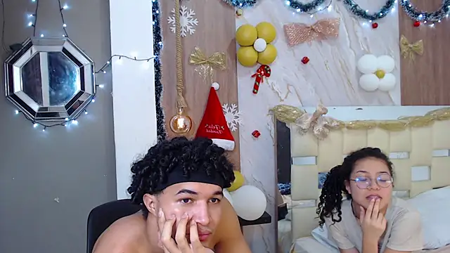 Snapshot of fire_and_moon chatting on 12-17-25, 06:08 fire and moon online show from 12-17-25, 06:08