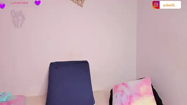 Snapshot of Brandy_brown_ chatting on 11-11-25, 11:27 Brandy brown online show from 11-11-25, 11:27