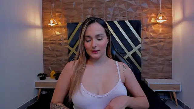 Emmaa white  online show from 11-11-25, 05:13