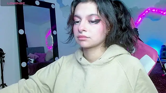 larah uwu online show from 10-23-25, 08:18