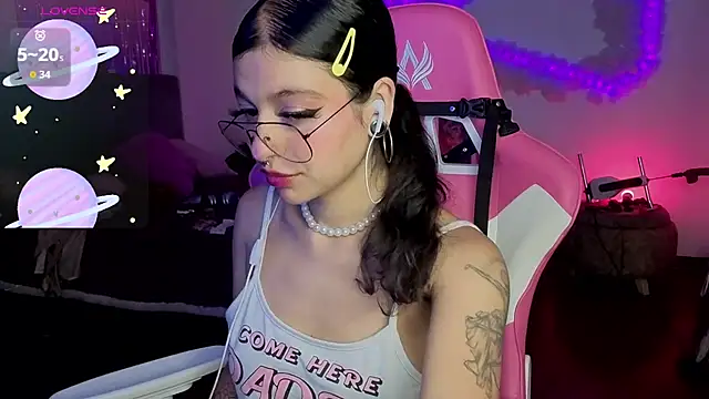 larah uwu online show from 02-03-26, 07:30