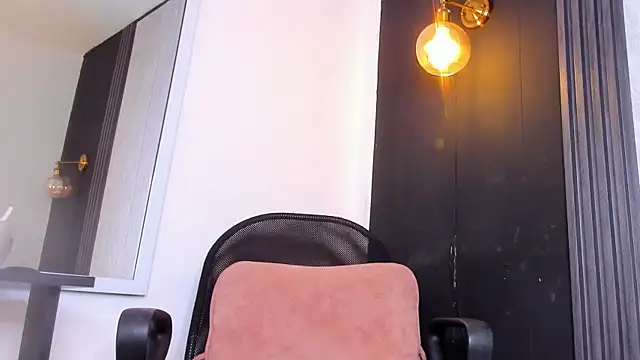 Snapshot of nayramistica chatting on 10-10-25, 07:35 nayramistica online show from 10-10-25, 07:35