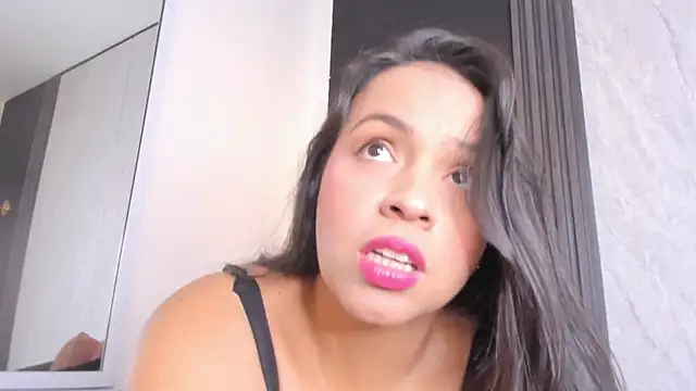 Snapshot of nayramistica chatting on 10-23-25, 07:12 nayramistica online show from 10-23-25, 07:12