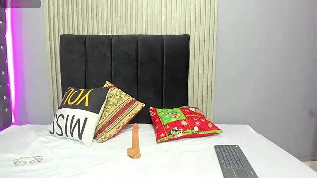 Snapshot of Sex_samantha chatting on 12-15-25, 01:04 Sex samantha online show from 12-15-25, 01:04