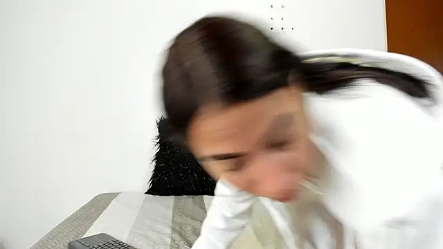 Camila Martiinez online show from 10-16-25, 07:48