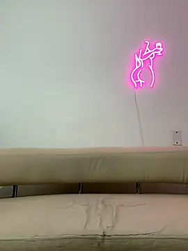 mia everly online show from 10-04-25, 12:41