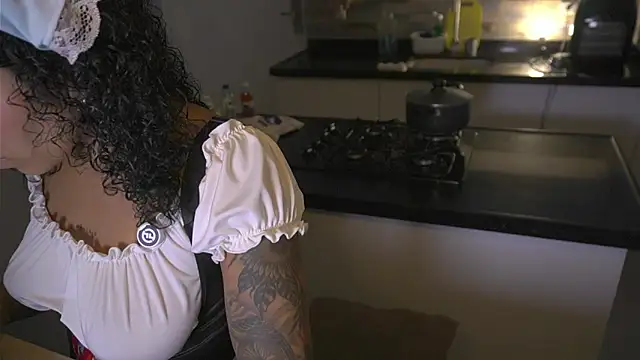 Snapshot of kyria_1 chatting on 10-03-25, 11:02 kyria 1 online show from 10-03-25, 11:02