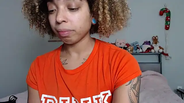 Snapshot of Cherribombzz chatting on 01-06-26, 02:26 Cherribombzz online show from 01-06-26, 02:26