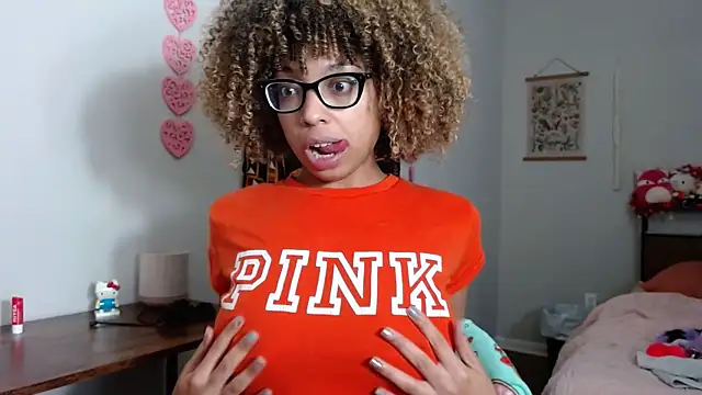 Snapshot of Cherribombzz chatting on 02-17-26, 07:53 Cherribombzz online show from 02-17-26, 07:53