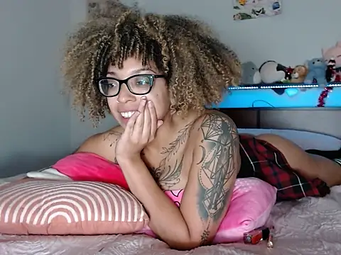 Snapshot of Cherribombzz chatting on 03-01-26, 05:15 Cherribombzz online show from 03-01-26, 05:15