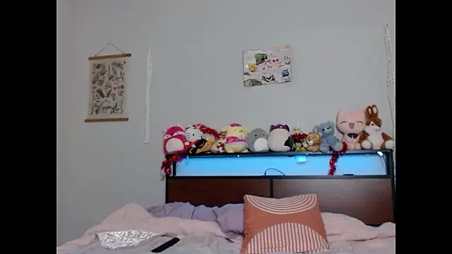 Snapshot of Cherribombzz chatting on 03-11-26, 05:52 Cherribombzz online show from 03-11-26, 05:52