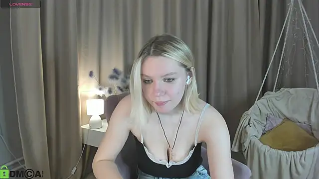 Snapshot of Casey_Miller chatting on 10-23-25, 05:12 Casey Miller online show from 10-23-25, 05:12