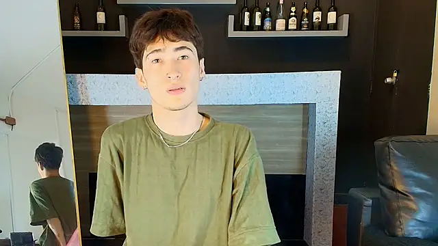 Snapshot of _DantFox_ chatting on 11-11-25, 08:42 DantFox online show from 11-11-25, 08:42