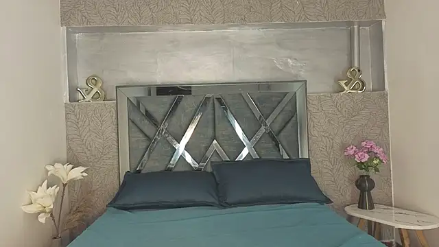 Snapshot of _DantFox_ chatting on 12-13-25, 09:09 DantFox online show from 12-13-25, 09:09