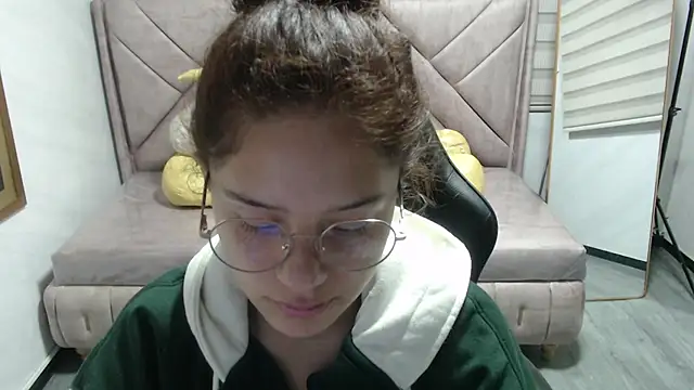 Velvet Moon V online show from 12-16-25, 01:16