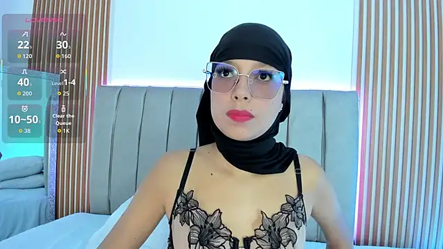 naishaa  online show from 10-13-25, 06:41