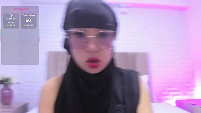 naishaa  online show from 12-16-25, 06:46