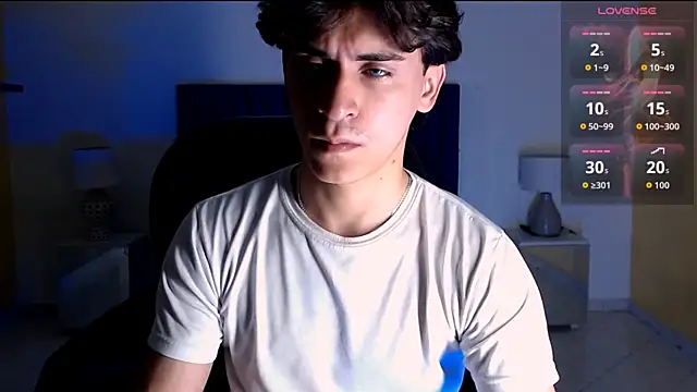 Snapshot of RoberthAlv chatting on 03-05-26, 01:07 RoberthAlv online show from 03-05-26, 01:07