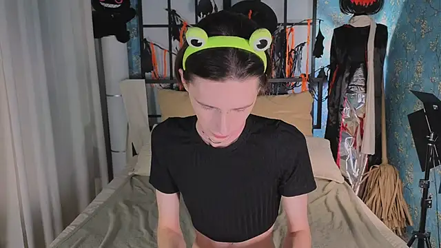 Snapshot of madi_snow chatting on 11-02-25, 05:21 madi snow online show from 11-02-25, 05:21