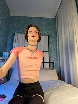 Snapshot of madi_snow chatting on 11-26-25, 12:17 madi snow online show from 11-26-25, 12:17