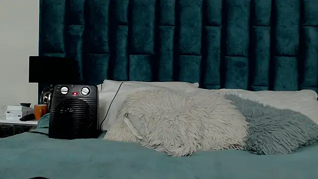 Emma Foxi online show from 11-26-25, 09:49