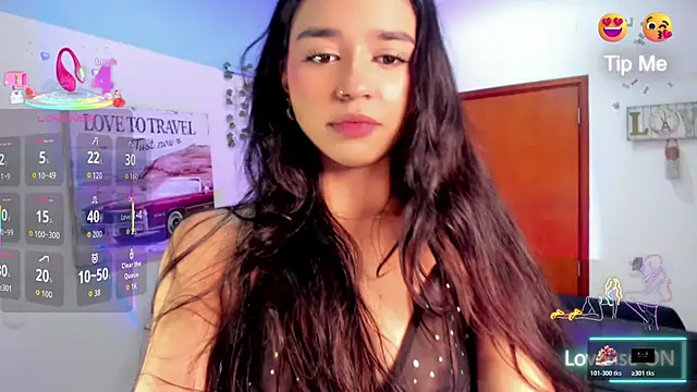 Snapshot of Elsa_Pataky chatting on 11-25-25, 02:28 Elsa Pataky online show from 11-25-25, 02:28