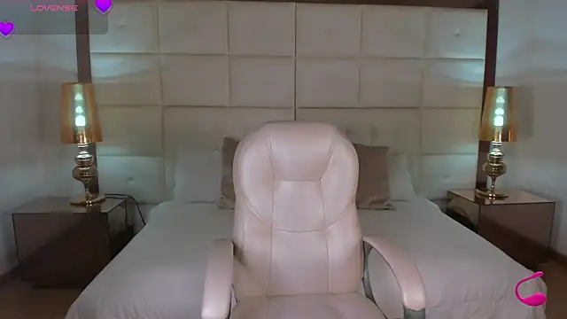 Emmy jacksson online show from 11-30-25, 04:11