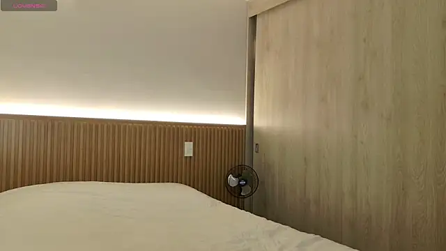 karinasantos  online show from 09-11-25, 01:00