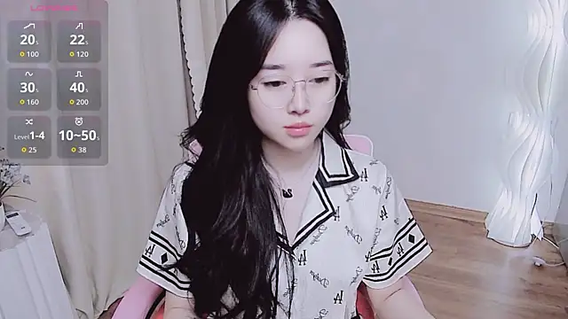 Snapshot of Miu-999 chatting on 10-01-25, 02:06 Miu-999 online show from 10-01-25, 02:06