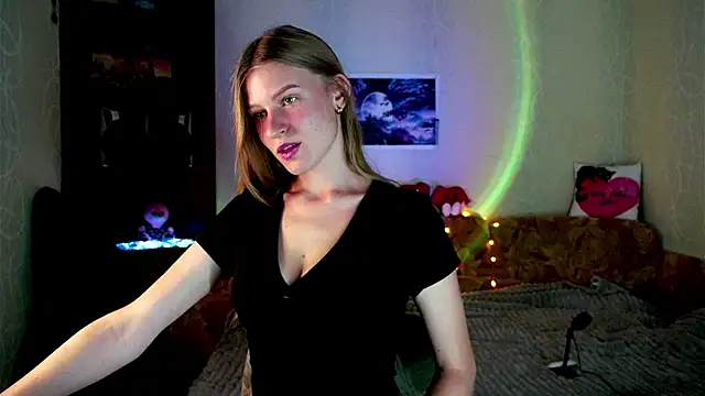 Snapshot of Luntryy chatting on 11-06-25, 10:38 Luntryy online show from 11-06-25, 10:38