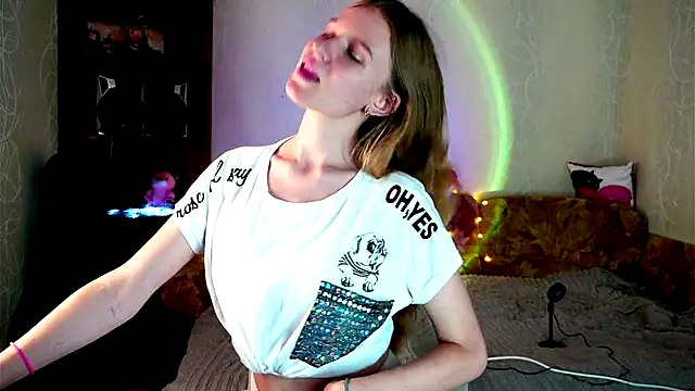 Snapshot of Luntryy chatting on 11-21-25, 10:58 Luntryy online show from 11-21-25, 10:58