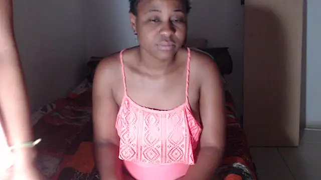 EssenceLovers online show from 10-31-25, 04:02