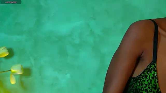 Izzie Sugar online show from 10-15-25, 07:03