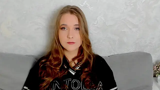 Snapshot of EiraWise chatting on 11-25-25, 10:48 EiraWise online show from 11-25-25, 10:48